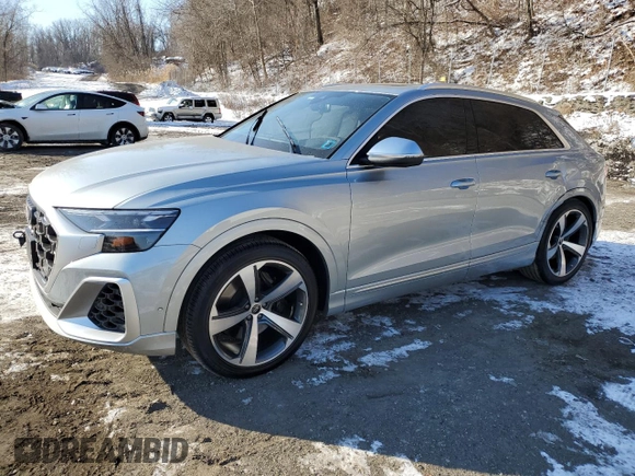 2024 Audi SQ8 Premium Plus z VIN WA1AWBF18RD002531, wystawiony jako Copart lot #89172615 z przebiegiem 2 978 mil mil oraz Szkoda całkowita • Salvage title. Historia ofert i sprzedaży dostępna na DreamBid. Obrazek 1.