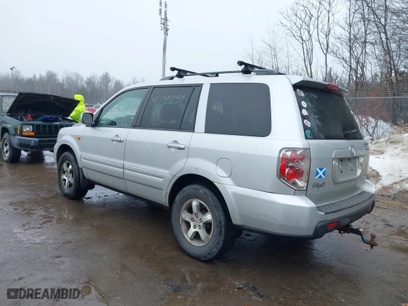 2008 Honda Pilot SE with VIN 5FNYF18388B050762, listed as a IAAI auction lot 41735234 with 184,245 mi miles. Bid and sale history available at carsss.com. Image 3.