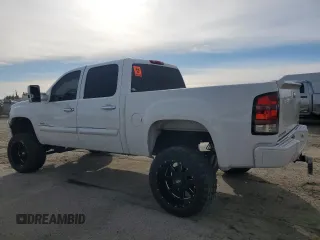 2007 GMC Sierra Denali z VIN 2GTEK638171644352, wystawiony jako Copart lot #44803455 z przebiegiem 202 481 mil mil oraz Szkody całkowita. Historia ofert i sprzedaży dostępna na DreamBid. Obrazek 2.