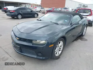 2015 Chevrolet Camaro LT z VIN 2G1FD3D36F9135883, wystawiony jako IAAI lot #42140687 z przebiegiem 135 897 mil mil oraz . Historia ofert i sprzedaży dostępna na DreamBid. Obrazek 2.