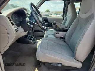 2000 Ford Ranger XLT z VIN 1FTZR15X2YPB55144, wystawiony jako Copart lot #62490945 z przebiegiem 205 615 mil mil oraz Czysty tytuł • Clean title. Historia ofert i sprzedaży dostępna na DreamBid. Obrazek 7.