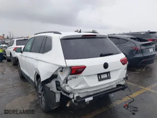 2018 Volkswagen Tiguan SEL with VIN 3VV2B7AX4JM140172, listed as a IAAI auction lot 41731061 with 103,459 mi miles. Bid and sale history available at carsss.com. Image 3.