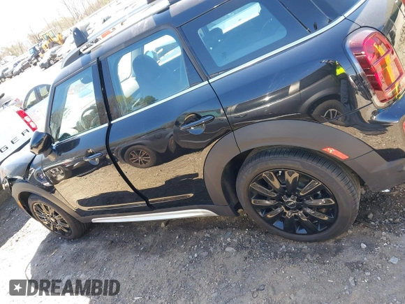2024 MINI Countryman Cooper S with VIN WMZ53BR08R3S33762, listed as a IAAI auction lot 41845320 with 5,509 mi miles. Bid and sale history available at carsss.com. Image 14.