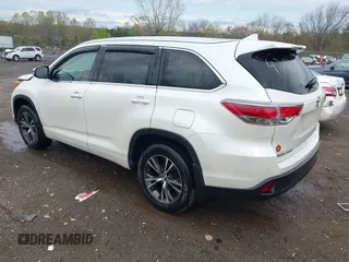 2016 Toyota Highlander XLE z VIN 5TDJKRFH4GS323202, wystawiony jako IAAI lot #42026959 z przebiegiem 135 430 mil mil oraz . Historia ofert i sprzedaży dostępna na DreamBid. Obrazek 3.