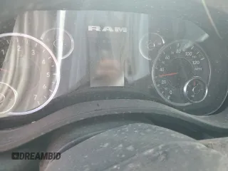 2025 Ram 1500 Big Horn z VIN 1C6SRFFP4SN535836, wystawiony jako Copart lot #63194414 z przebiegiem Nie podano mil oraz Nie do naprawy • Non repairable. Historia ofert i sprzedaży dostępna na DreamBid. Obrazek 9.