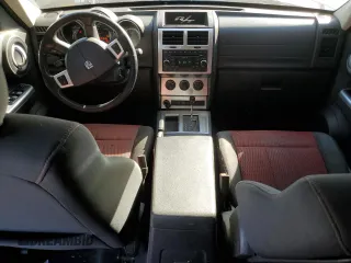 2008 Dodge Nitro R/T z VIN 1D8GT58608W117230, wystawiony jako Copart lot #78043414 z przebiegiem 172 066 mil mil oraz Szkoda całkowita • Salvage title. Historia ofert i sprzedaży dostępna na DreamBid. Obrazek 8.