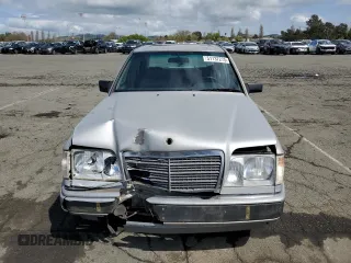 1995 Mercedes-Benz E Class with VIN WDBEB31E8SC246323, listed as a Copart auction lot 51137275 with 203,096 mi miles and Salvage Title. Bid and sale history available at carsss.com. Image 5.