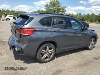 2021 BMW X1 sDrive28i z VIN WBXJG7C00M5T64693, wystawiony jako Copart lot #54013925 z przebiegiem 26 075 mil mil oraz Szkody całkowita. Historia ofert i sprzedaży dostępna na DreamBid. Obrazek 3.