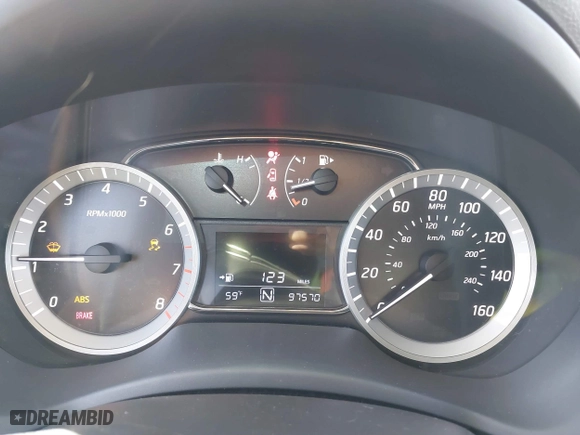 2015 Nissan Sentra S with VIN 3N1AB7AP0FY235177, listed as a IAAI auction lot 41406262 with 97,570 mi miles. Bid and sale history available at carsss.com. Image 7.
