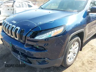 2018 Jeep Cherokee Latitude Tech Connect with VIN 1C4PJMCB8JD523387, listed as a IAAI auction lot 42022995 with 35,184 mi miles and . Bid and sale history available at DreamBid. Image 18.