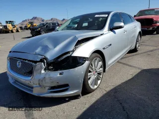 2015 Jaguar XJ with VIN SAJWA2GZ4F8V90853, listed as a Copart auction lot 72631114 with 59,237 mi miles and Salvage Title. Bid and sale history available at carsss.com. Image 1.