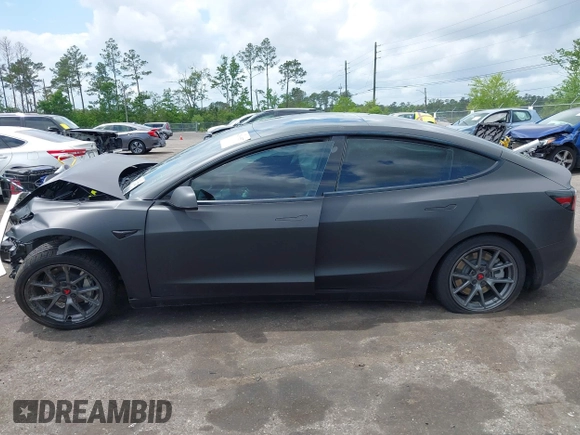 2022 Tesla Model 3 with VIN 5YJ3E1EA3NF287512, listed as a IAAI auction lot 42000557 with 77,619 mi miles. Bid and sale history available at carsss.com. Image 13.
