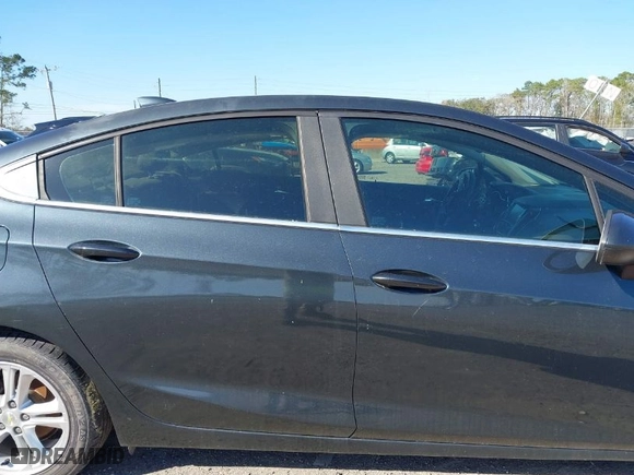 2018 Chevrolet Cruze LT with VIN 1G1BE5SM6J7121947, listed as a IAAI auction lot 41717988 with NaN miles. Bid and sale history available at carsss.com. Image 13.