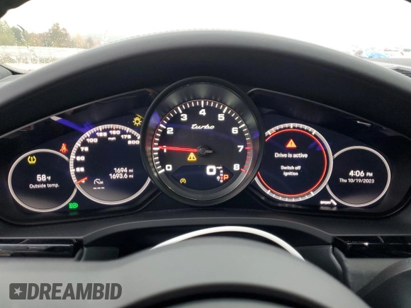2023 Porsche Cayenne Turbo z VIN WP1AF2AY8PDA20565, wystawiony jako Copart lot #72817943 z przebiegiem 1 694 mil mil oraz . Historia ofert i sprzedaży dostępna na DreamBid. Obrazek 9.