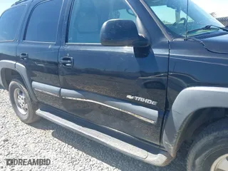 2002 Chevrolet Tahoe LT with VIN 1GNEC13Z42R245581, listed as a IAAI auction lot 41810788 with 228,166 mi miles. Bid and sale history available at carsss.com. Image 6.