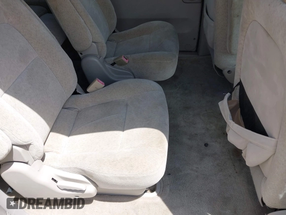 2005 Kia Sedona LX with VIN KNDUP131756627998, listed as a IAAI auction lot 42058213 with 152,433 mi miles. Bid and sale history available at carsss.com. Image 8.