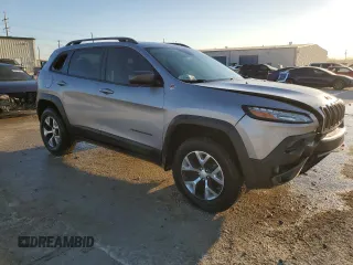 2018 Jeep Cherokee Trailhawk with VIN 1C4PJMBX4JD598441, listed as a Copart auction lot 48674665 with 71,683 mi miles and Clean Title. Bid and sale history available at DreamBid. Image 4.