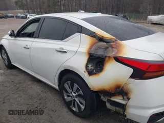 2020 Nissan Altima S z VIN 1N4BL4BV7LC191246, wystawiony jako IAAI lot #41606072 z przebiegiem 104 367 mil mil oraz . Historia ofert i sprzedaży dostępna na DreamBid. Obrazek 6.