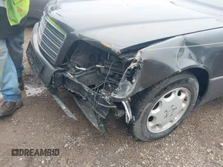 1993 Mercedes-Benz S 320 z VIN WDBGA32E7PA111623, wystawiony jako IAAI lot #42324385 z przebiegiem 130 231 mil mil oraz . Historia ofert i sprzedaży dostępna na DreamBid. Obrazek 6.