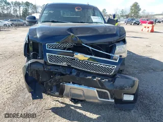 2009 Chevrolet Avalanche LT w/2LT with VIN 3GNFK22079G191901, listed as a IAAI auction lot 41641130 with 187,892 mi miles. Bid and sale history available at carsss.com. Image 12.