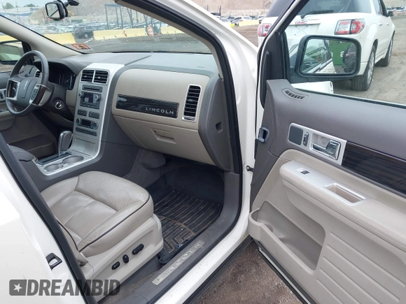 2008 Lincoln MKX with VIN 2LMDU88C18BJ33105, listed as a IAAI auction lot 42617092 with 207,787 mi miles and . Bid and sale history available at DreamBid. Image 5.