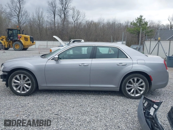 2018 Chrysler 300 Limited with VIN 2C3CCAKG3JH302274, listed as a IAAI auction lot 41802173 with 89,962 mi miles. Bid and sale history available at carsss.com. Image 15.