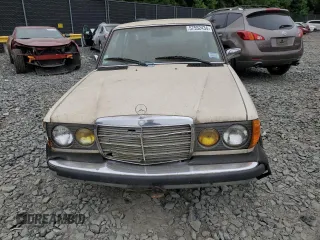 1984 Mercedes-Benz 300 D с VIN WDBAB33A4EA064403, выставлен на аукционе Copart как лот 57552434 с пробегом 173 024 миль миль и На запчасти • Non repairable. История ставок и продаж доступна на DreamBid. Изображение 5.