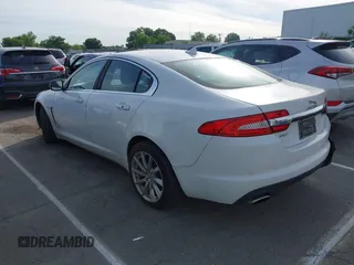 2015 Jaguar XF T Premium z VIN SAJWA0FS0FPU75231, wystawiony jako IAAI lot #42295088 z przebiegiem 74 166 mil mil oraz . Historia ofert i sprzedaży dostępna na DreamBid. Obrazek 3.