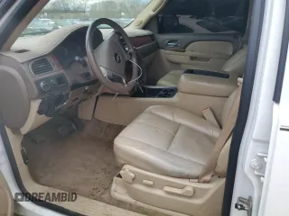 2010 Chevrolet Suburban LT z VIN 1GNUCJE02AR100256, wystawiony jako Copart lot #49978905 z przebiegiem 257 826 mil mil oraz Szkoda całkowita • Salvage title. Historia ofert i sprzedaży dostępna na DreamBid. Obrazek 7.