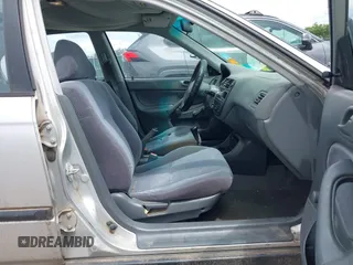 1998 Honda Civic DX z VIN 2HGEJ6525WH562868, wystawiony jako IAAI lot #42382885 z przebiegiem 222 789 mil mil oraz . Historia ofert i sprzedaży dostępna na DreamBid. Obrazek 5.