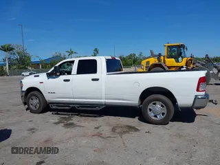 2021 Ram 2500 Tradesman z VIN 3C6UR4HJ3MG501081, wystawiony jako IAAI lot #41853135 z przebiegiem 70 421 mil mil oraz . Historia ofert i sprzedaży dostępna na DreamBid. Obrazek 14.