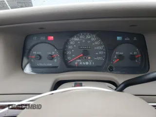 2004 Mercury Grand Marquis GS z VIN 2MEFM74W84X692469, wystawiony jako Copart lot #57794475 z przebiegiem 68 439 mil mil oraz Szkoda całkowita • Salvage title. Historia ofert i sprzedaży dostępna na DreamBid. Obrazek 9.