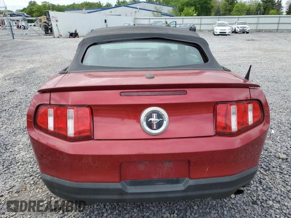2010 Ford Mustang V6 z VIN 1ZVBP8EN2A5166903, wystawiony jako Copart lot #57533405 z przebiegiem 136 544 mil mil oraz Czysty tytuł • Clean title. Historia ofert i sprzedaży dostępna na DreamBid. Obrazek 6.