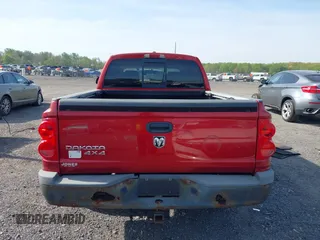 2008 Dodge Dakota z VIN 1D7HW38K48S522497, wystawiony jako IAAI lot #42104761 z przebiegiem 244 129 mil mil oraz . Historia ofert i sprzedaży dostępna na DreamBid. Obrazek 16.