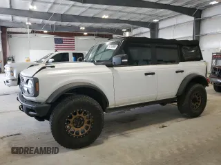 2021 Ford Bronco z VIN 1FMEE5DP8MLA85844, wystawiony jako Copart lot #52760995 z przebiegiem 39 859 mil mil oraz Szkoda całkowita • Salvage title. Historia ofert i sprzedaży dostępna na DreamBid. Obrazek 1.