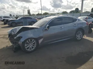 2015 Infiniti Q70 z VIN JN1BY1AP1FM541792, wystawiony jako Copart lot #86699094 z przebiegiem Nie podano mil oraz Szkoda całkowita • Salvage title. Historia ofert i sprzedaży dostępna na DreamBid. Obrazek 1.