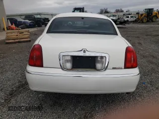 2001 Lincoln Town Car Cartier L z VIN 1LNHM85W11Y610538, wystawiony jako Copart lot #47881055 z przebiegiem 139 032 mil mil oraz Szkoda całkowita • Salvage title. Historia ofert i sprzedaży dostępna na DreamBid. Obrazek 6.