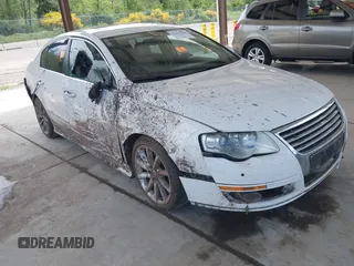 2008 Volkswagen Passat 3.6L V6 z VIN WVWCU73C18P112907, wystawiony jako IAAI lot #42333428 z przebiegiem 113 174 mil mil oraz . Historia ofert i sprzedaży dostępna na DreamBid. Obrazek 1.