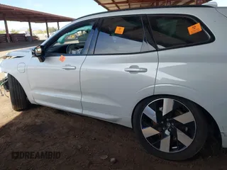 2024 Volvo XC60 Plus Dark Theme с VIN YV4H60DL9R1915780, выставлен на аукционе IAAI как лот 42025076 с пробегом Не указан миль и . История ставок и продаж доступна на DreamBid. Изображение 13.