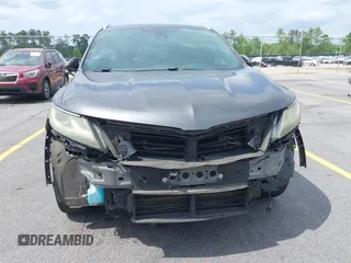 2017 Lincoln MKC Select z VIN 5LMCJ2C98HUL12189, wystawiony jako IAAI lot #42107839 z przebiegiem 158 179 mil mil oraz . Historia ofert i sprzedaży dostępna na DreamBid. Obrazek 6.