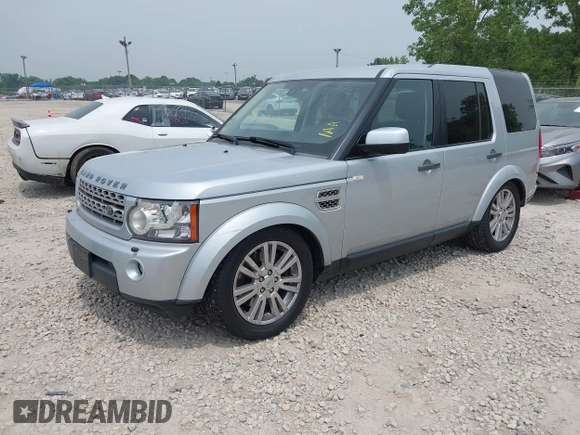 2011 Land Rover LR4 HSE z VIN SALAG2D42BA565770, wystawiony jako IAAI lot #42449944 z przebiegiem 144 234 mil mil oraz . Historia ofert i sprzedaży dostępna na DreamBid. Obrazek 2.