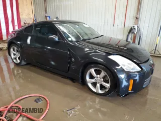 2008 Nissan 350Z z VIN JN1BZ34DX8M706512, wystawiony jako Copart lot #59040615 z przebiegiem 59 678 mil mil oraz Czysty tytuł • Clean title. Historia ofert i sprzedaży dostępna na DreamBid. Obrazek 4.
