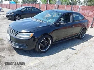 2011 Volkswagen Jetta SE с VIN 3VWDZ7AJ6BM379316, выставлен на аукционе IAAI как лот 42101190 с пробегом 145 496 миль миль и . История ставок и продаж доступна на DreamBid. Изображение 2.