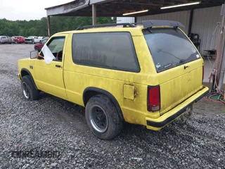 1989 Chevrolet Blazer z VIN 1GNCT18Z7K8226240, wystawiony jako IAAI lot #42367663 z przebiegiem 213 142 mil mil oraz . Historia ofert i sprzedaży dostępna na DreamBid. Obrazek 3.