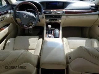 2016 Lexus LS 460 с VIN JTHBL5EF5G5140423, выставлен на аукционе Copart как лот 50889305 с пробегом 71 758 миль миль и Списание • Salvage title. История ставок и продаж доступна на DreamBid. Изображение 8.