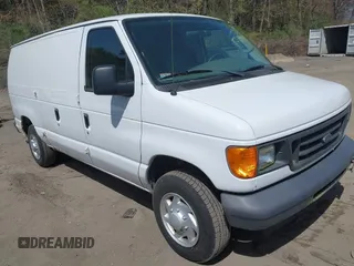 2007 Ford Econoline Cargo Commercial z VIN 1FTNE14W47DB04084, wystawiony jako IAAI lot #42175425 z przebiegiem 115 167 mil mil oraz . Historia ofert i sprzedaży dostępna na DreamBid. Obrazek 1.