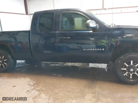 2008 Chevrolet Silverado 1500 LT w/1LT with VIN 2GCEC19C481222752, listed as a IAAI auction lot 41278747 with 211,484 mi miles. Bid and sale history available at carsss.com. Image 13.