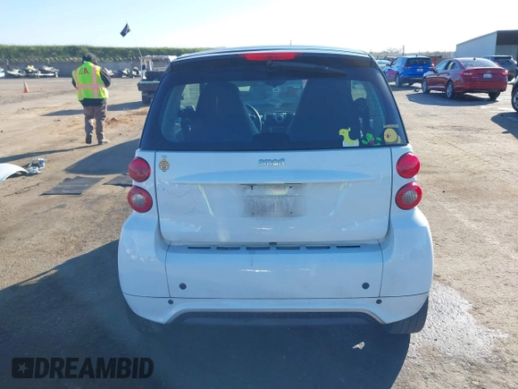 2015 Smart fortwo Passion z VIN WMEEJ3BA7FK805194, wystawiony jako IAAI lot #41676265 z przebiegiem 47 096 mil mil oraz . Historia ofert i sprzedaży dostępna na DreamBid. Obrazek 17.