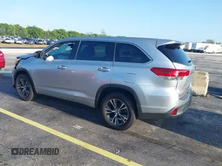 2018 Toyota Highlander LE with VIN 5TDZARFH7JS040614, listed as a IAAI auction lot 41922010 with 74,473 mi miles and . Bid and sale history available at DreamBid. Image 3.