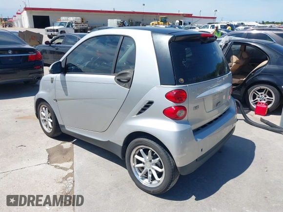 2008 Smart fortwo Pure with VIN WMEEJ31X68K106096, listed as a IAAI auction lot 42456471 with 92,074 mi miles and . Bid and sale history available at DreamBid. Image 3.